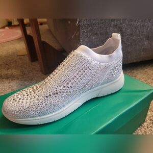NIB Lauren Lorraine Carin Silver Embellished Crystal Slip On Sneakers Size 8.5